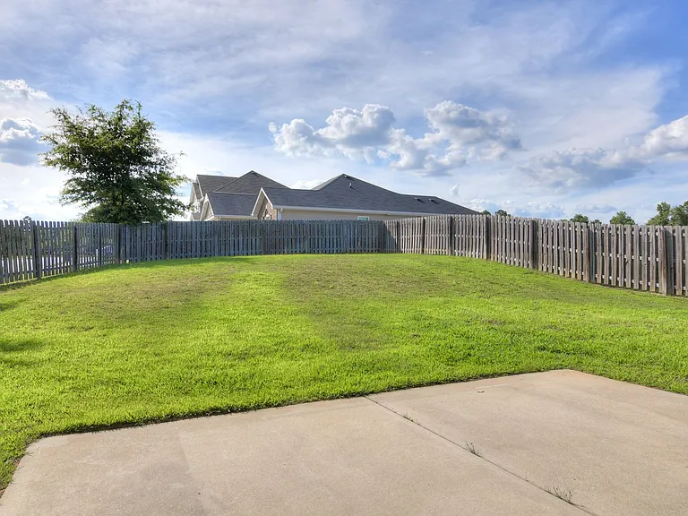 901 Avalon Ct — Photo 28