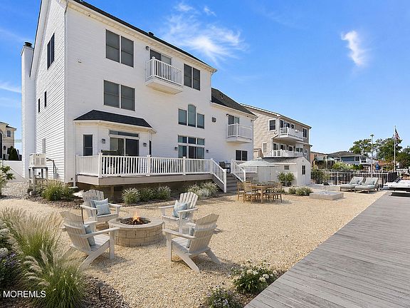 4th image of 17 Lagoon Drive W