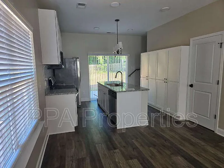 402 Giles St #B — Photo 63