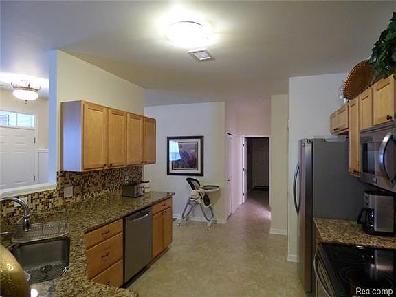 3rd image of 47631 Pembroke Dr