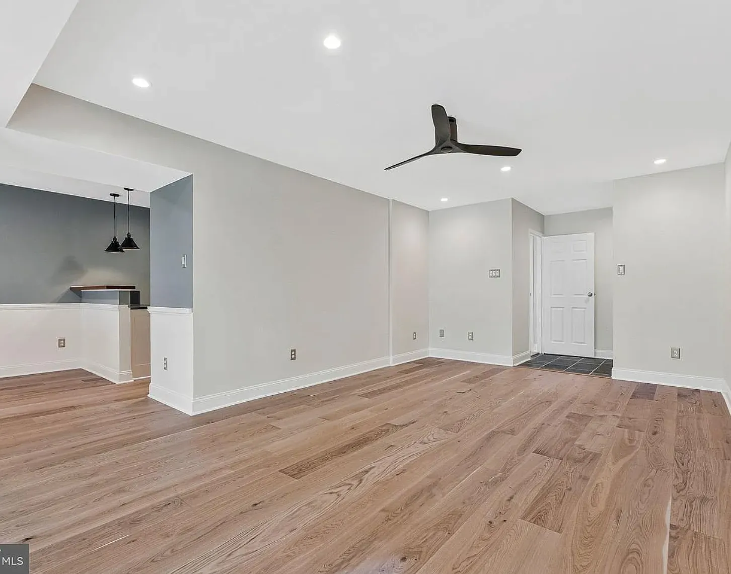 2 bed, 991 sqft, $2,224 — Photo 3