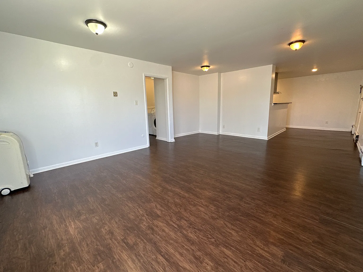3 bed, 3590 sqft, $2,500 — Photo 1
