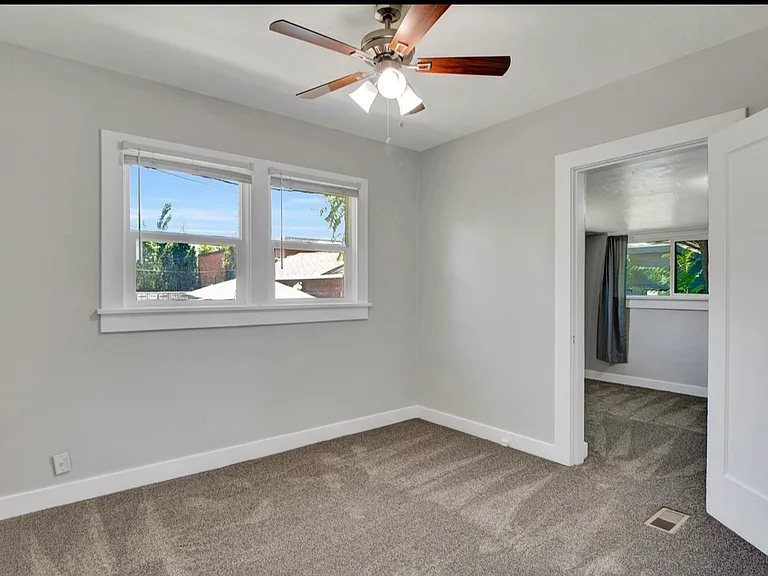 852 S Roberta St — Photo 5
