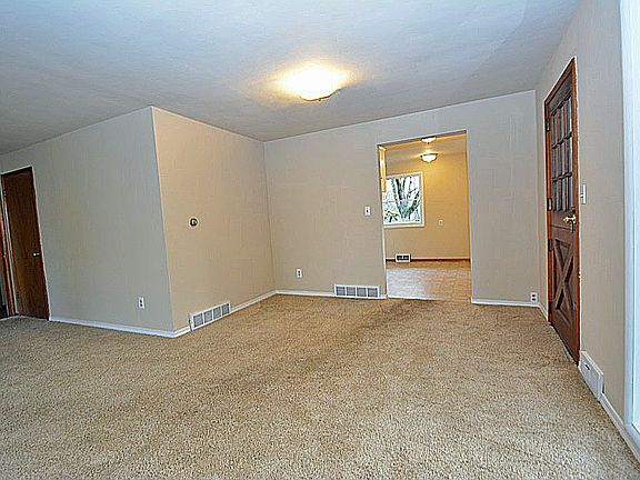 4th image of 709 14th Ave NE