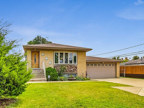 3rd image of 322 W Kimbell Ave