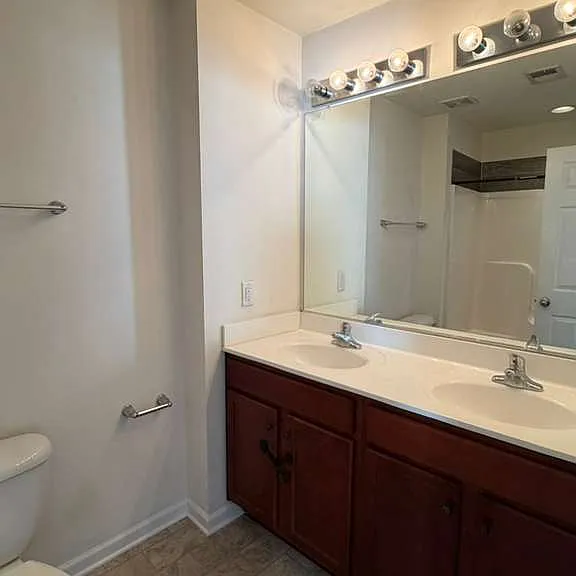 38 Lombard Ln — Photo 16