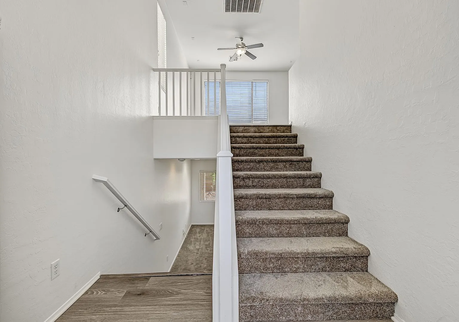 Nw 3 Bedroom With A Loft, Close To Community Playground — Photo 3