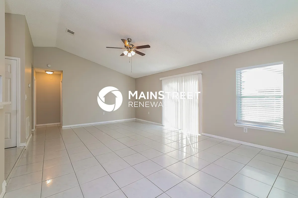 Living Room - 657 Koala Ct