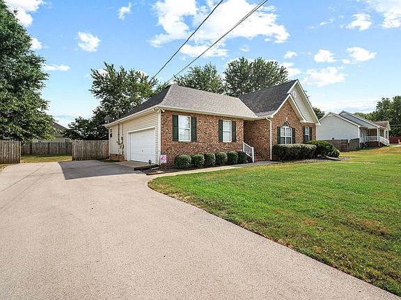 4th image of 303 Towbridge Dr
