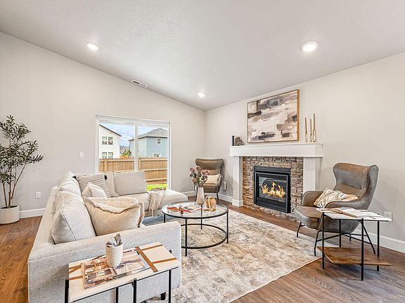 4th image of 1190 NW Varnish Ln #35
