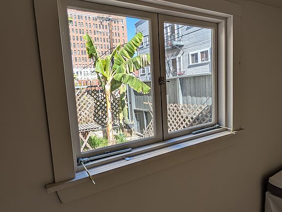 3rd image of 826 S Burlington Ave #G1