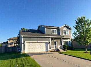 1009 Fenwick St, Papillion, NE 68046