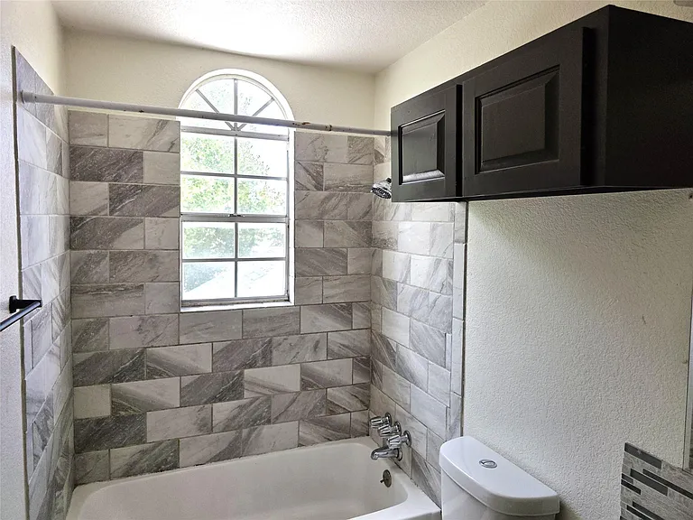 1600 Hollow Tree Blvd — Photo 29