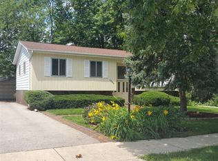 1020 S Myrtle Ave, Villa Park, IL
