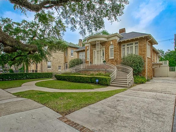2nd image of 30 Versailles Blvd