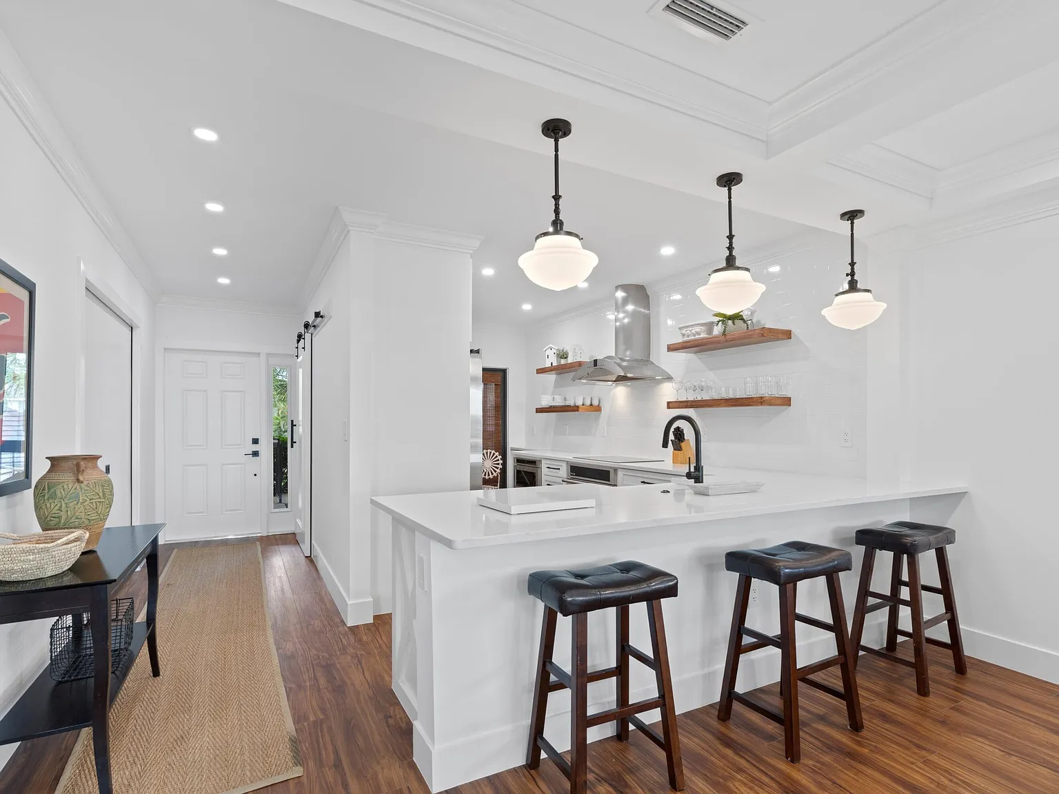 3 bed, 3.0 bath, 1800 sqft, $10,000 — Photo 3