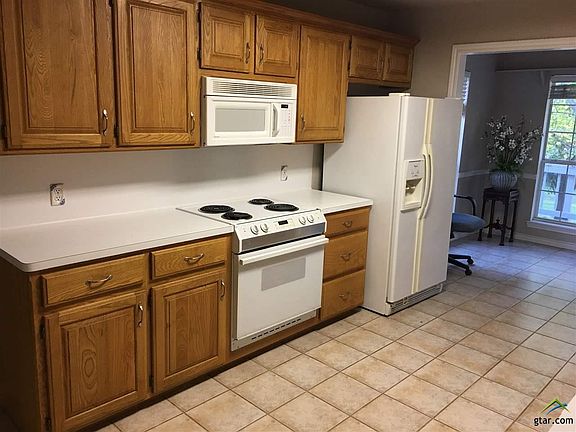 2nd image of 102 Leisure Ln