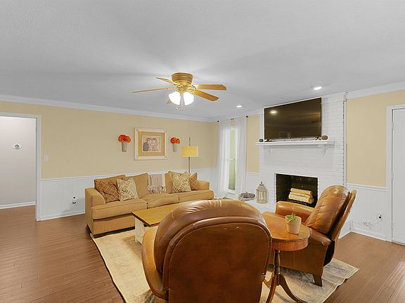 3rd image of 24 Brackenhouse Sq