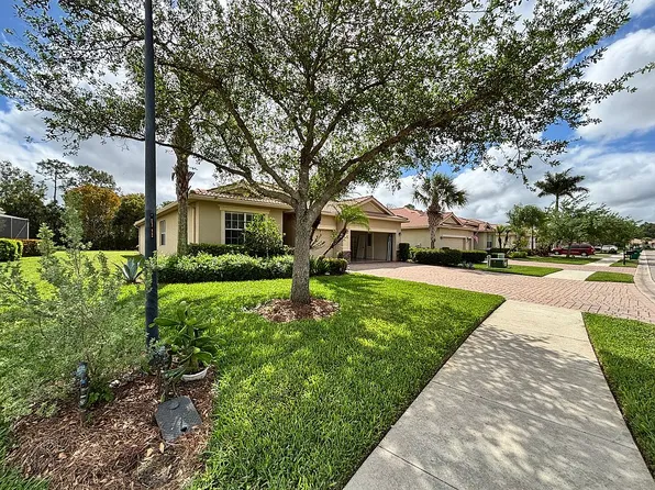 8128 Piedmont Dr, Naples, FL 34104