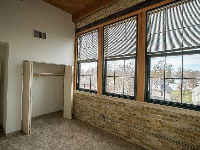Shoe Factory Apartments — Photo 12