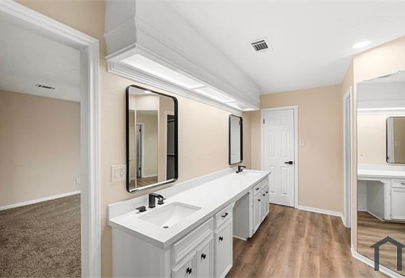 3rd image of 16627 Aldenham Pl