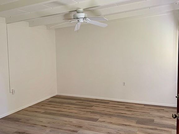 2nd image of 409 E Oak St APT B