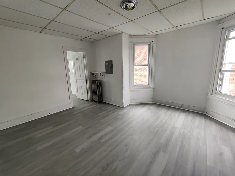 926 W Marshall St #2 — Photo 3
