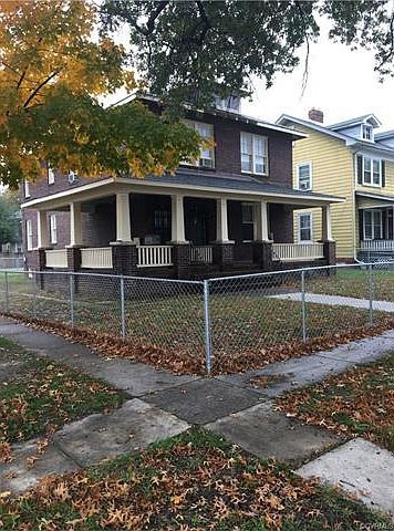 2nd image of 2900 Montrose Ave