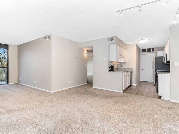 5th image of 511 Aurora Ave Unit 409