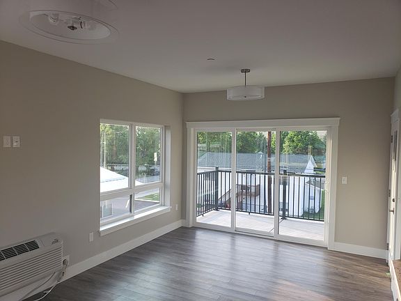 2nd image of 726 Stoddard St #C
