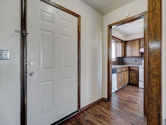 3rd image of 107 Crawford Ct