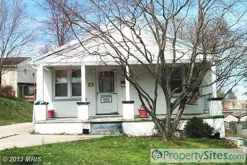 2nd image of 913 E East St