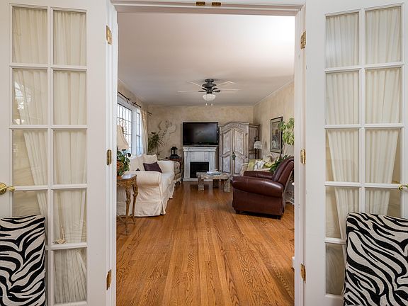 3rd image of 1326 Laurel Ave