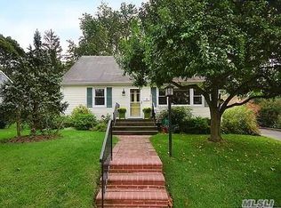 2 Ruby Dr, Glen Cove, NY 11542