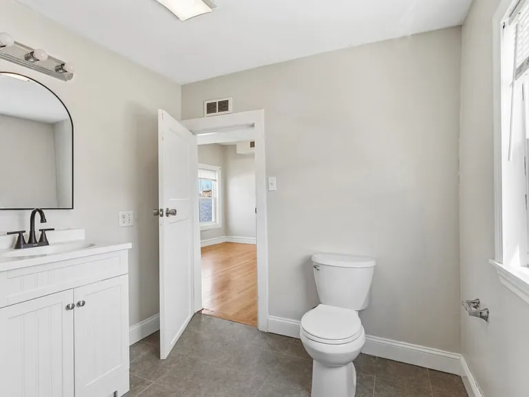 1690 N Main St #3 — Photo 9