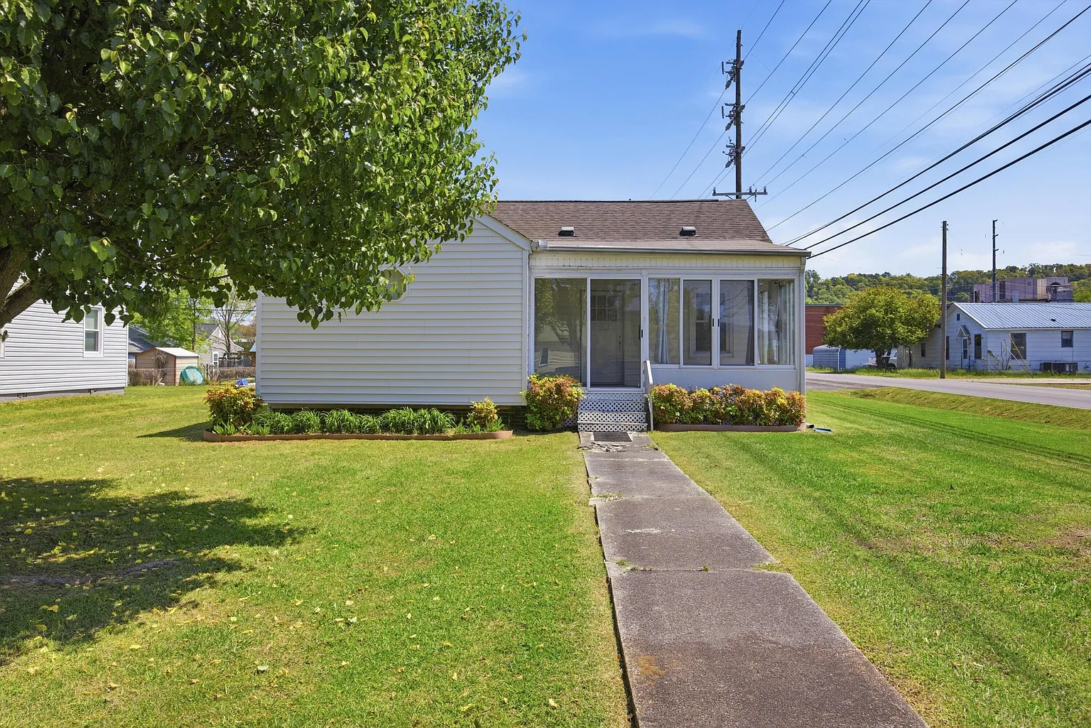 618 Carden Ave photo 1