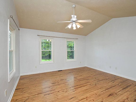4th image of 115 Webbs Mill Dr