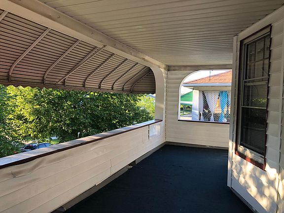 4th image of 2133 Lewis Dr #2