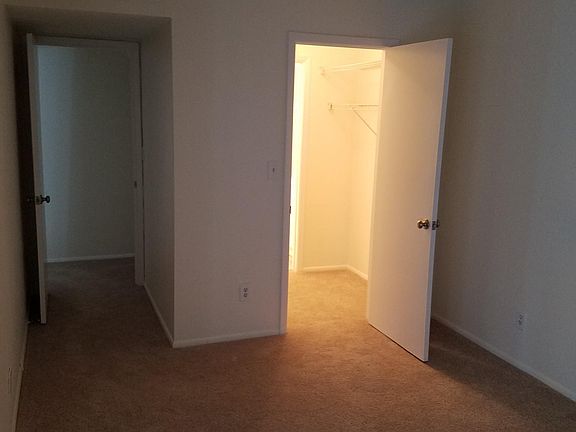 5th image of 2060 Marilyn St APT 225