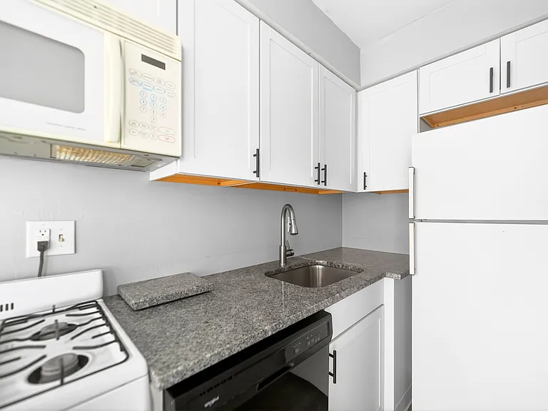 301 Bigham St #2 — Photo 13