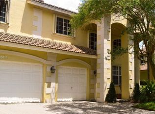 991 Crestview Cir, Fort Lauderdale, FL 33327