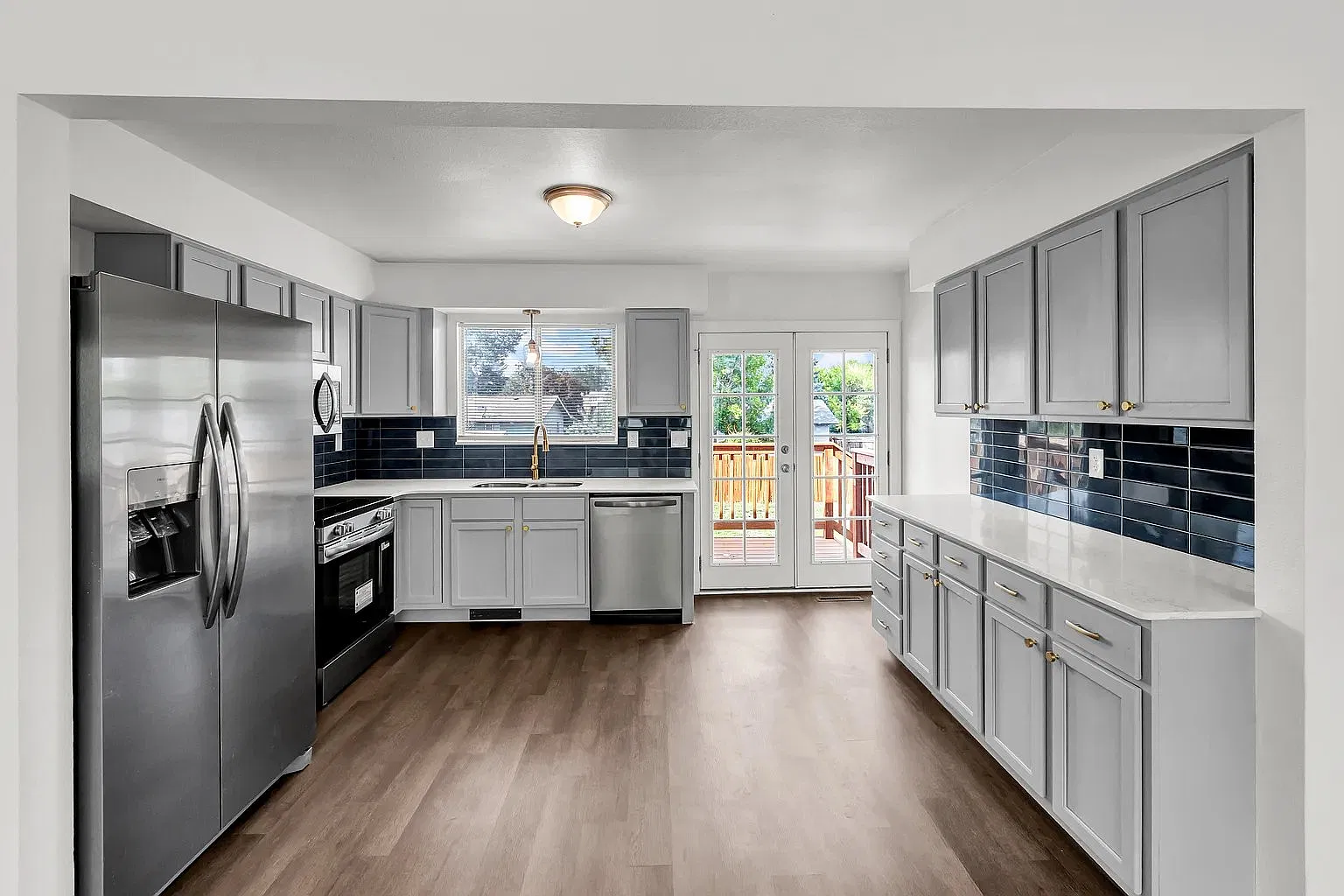 Renovated single-family home with large yard! — Photo 4