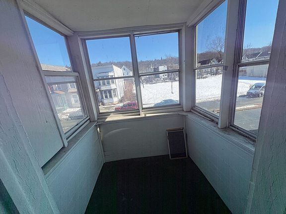 4th image of 157 6th Ave APT 2