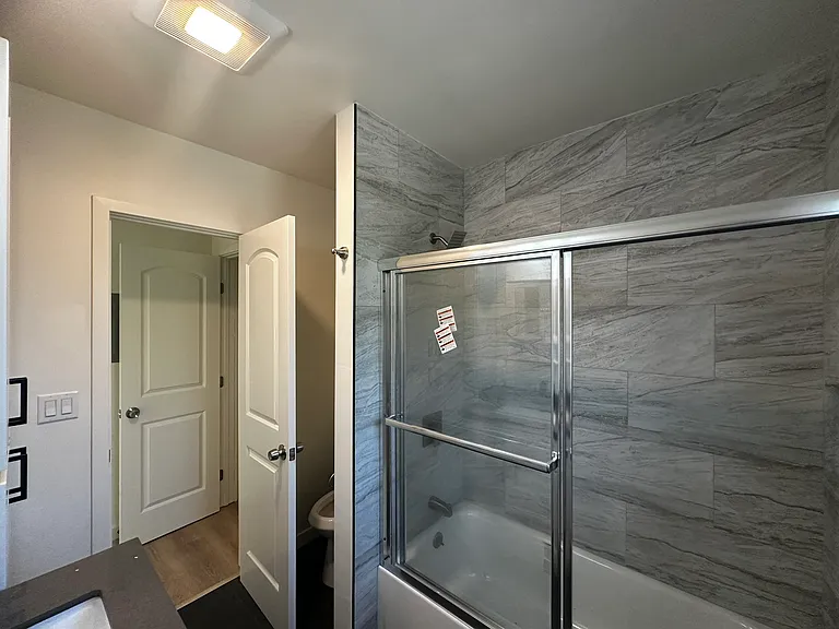 1529 3/4 W 105th St #1529-3/4 — Photo 9