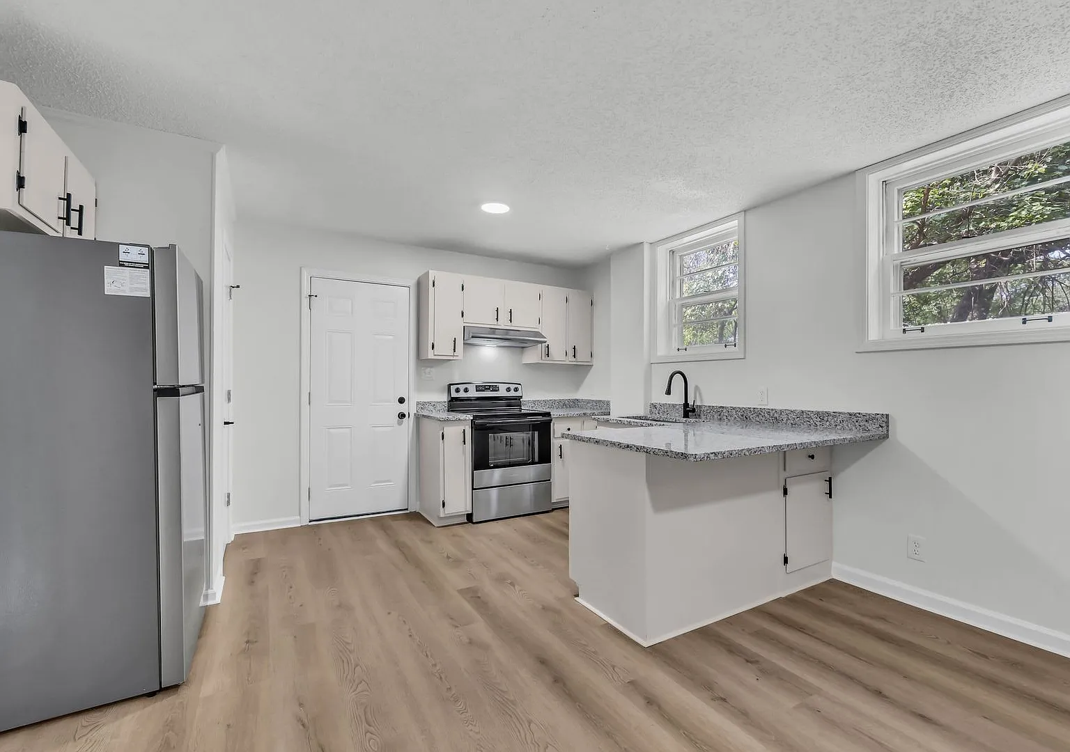 2 bed, 1.0 bath, 900 sqft, $825 — Photo 4