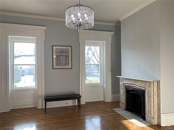 5th image of 906 N Alvord St #2