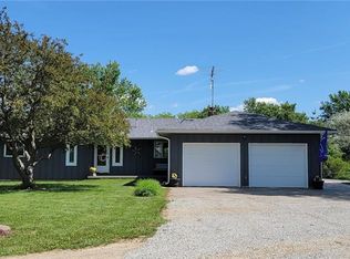 2180 Lake Dr, Hiawatha, KS 66434
