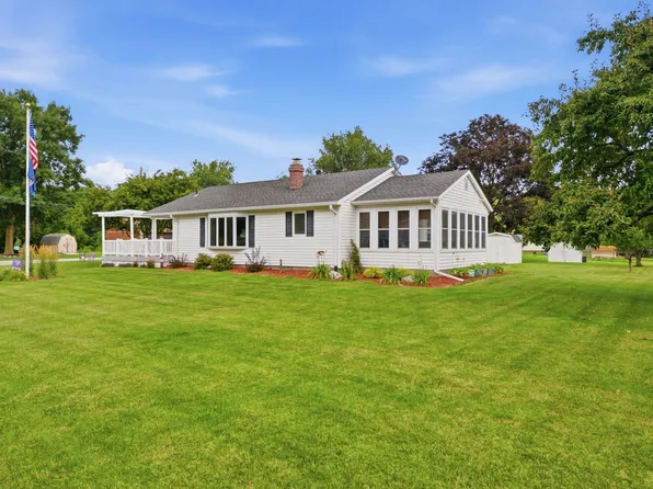 414 W 19th Ave, Coal Valley, IL 61240