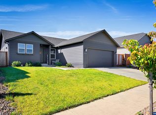 1423 SE Snowberry Ave, Dallas, OR