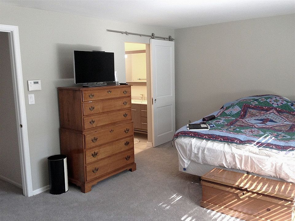 2nd image of 969 Hilgard Ave APT 105